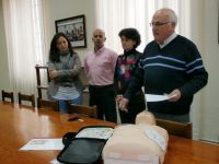 presentación del desfibrilador en el colegio Claret