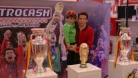 público con los trofeos en Electrocash