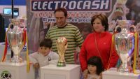 público con los trofeos en Electrocash
