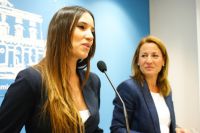 india martínez, con la alcaldesa de Cáceres