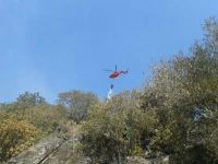 helicóptero en el incendio