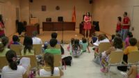 la juez ha mostrado la sala de vistas a los niños
