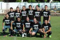 metelinense con camisetas de apoyo a dos lesionados