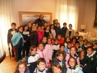 alumnos del Claret con el alcalde