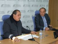 a la derecha, el director general de Feval