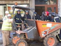 bomberos en la zona de la fuga