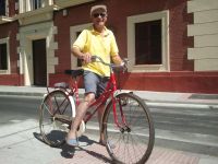 jose lopez parejo, con su bicicleta