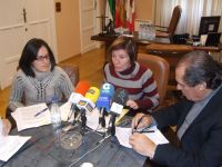 La concejala de urbanismo, María Herrero, a la izquierda