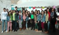 alumnos, profesores y monitores en el mercado del trueque