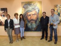 El ganador, junto al presidente de FundArte Ocular y algunos familiares