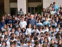 alumnos con el misionero