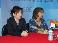 Eva García Adámez y Ana Bahamonde presentando la propuesta