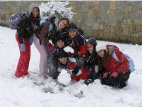 excursionistas en la nieve