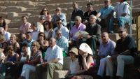 asistentes al teatro romano de Medellín