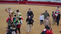 toreros a hombros en Don Benito