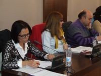 en primer término la portavoz de IU