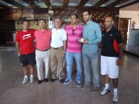 calderon con directivos del Tenis Club