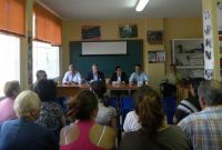 reunion con vecinos de la plaza Rafael alberti