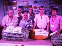 ganador y miembros de la hermandad