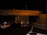 camion encajado