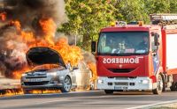 coche ardiendo