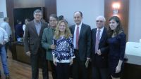 cronista y participantes en el acto