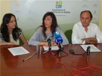 la concejala y miembros de Arte Vocal